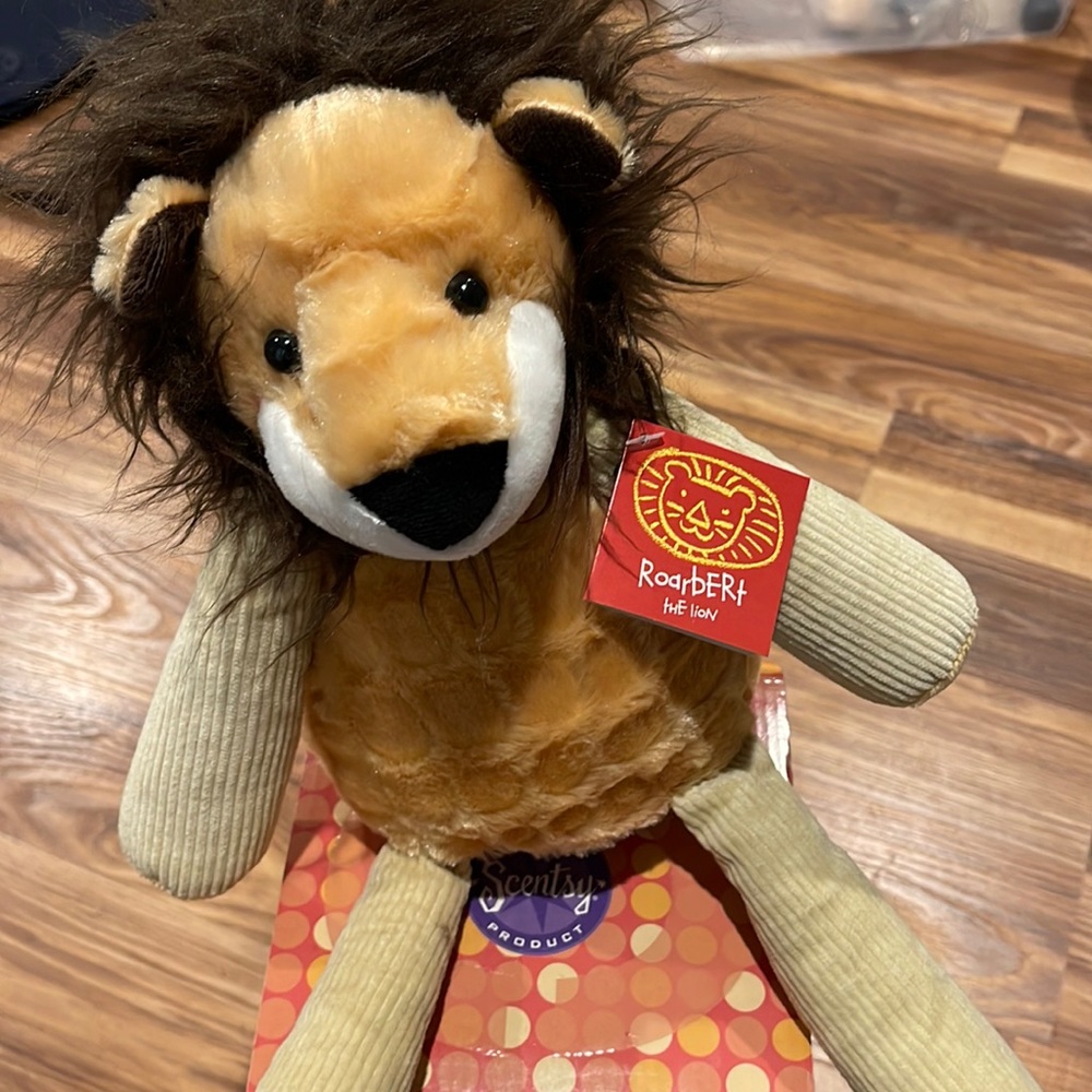 New in box - Roarbert the lion scentsy buddy. Full size - retired - with tags